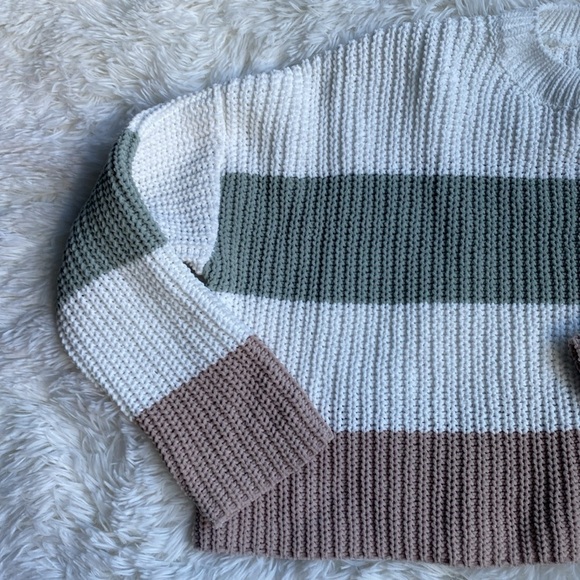 Moon & Madison Sweater with Stripes.  NWOT.  Size Large. - Picture 3 of 5